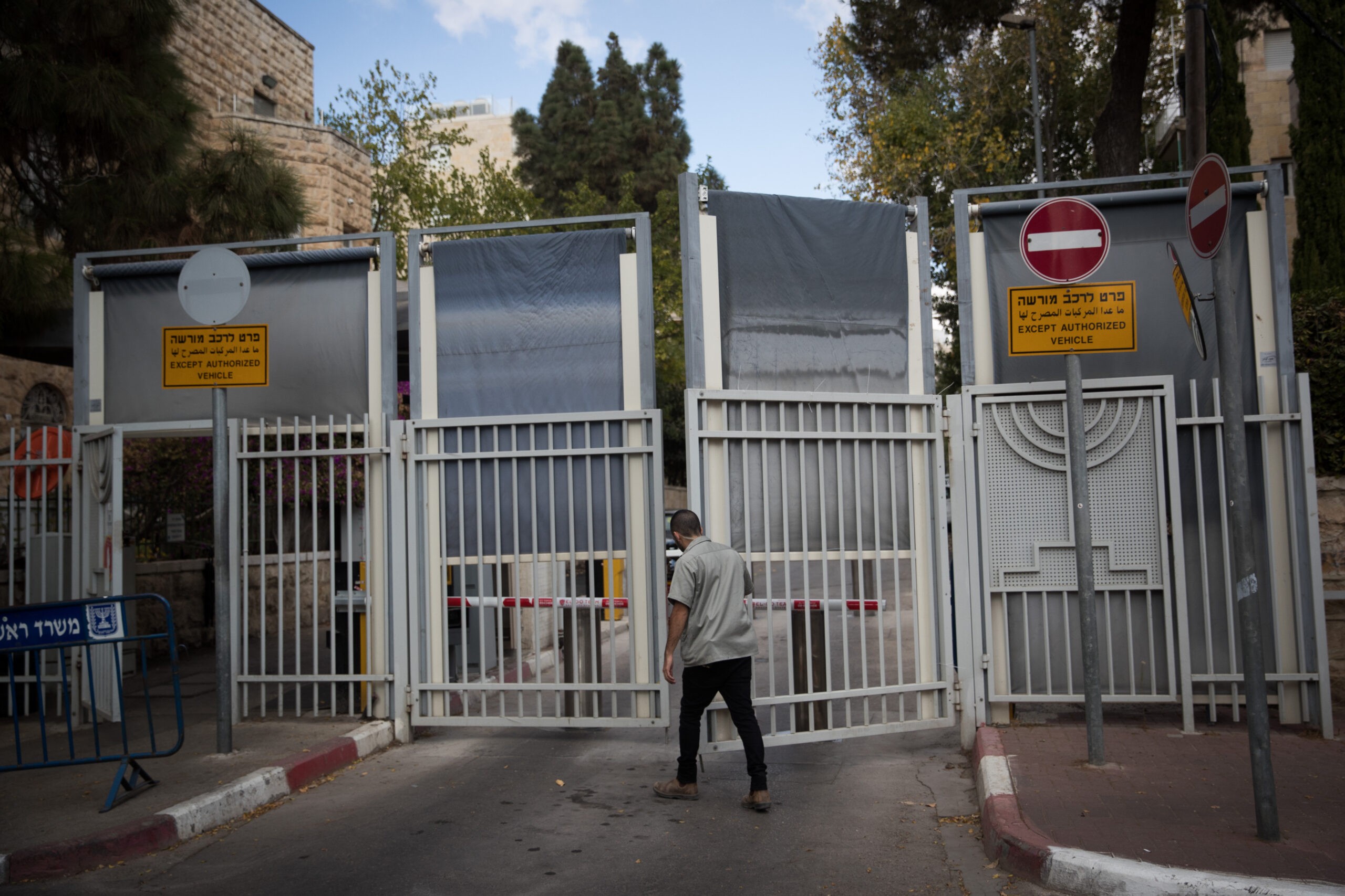 מאבטחים בכניסה לביתו של ראש הממשלה בירושלים | קרדיט: יונתן זינדל, פלאש 90