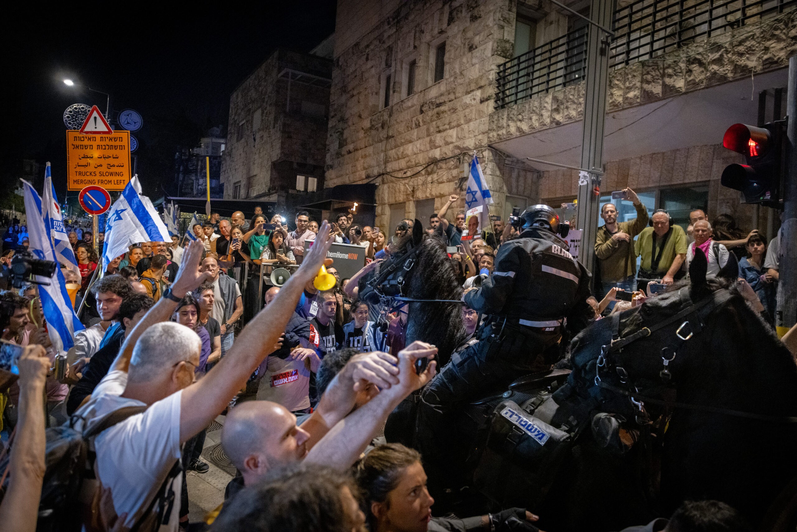 "חציית קווים אדומים": סער מגנה את מחאות השמאל האלימות