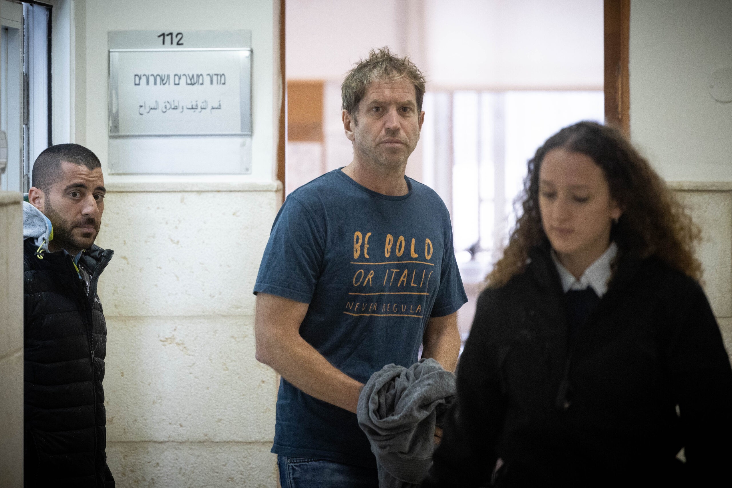לא מפתיע: ביהמ"ש החליט לשחרר את מוביל 'אחים לנשק' למעצר בית