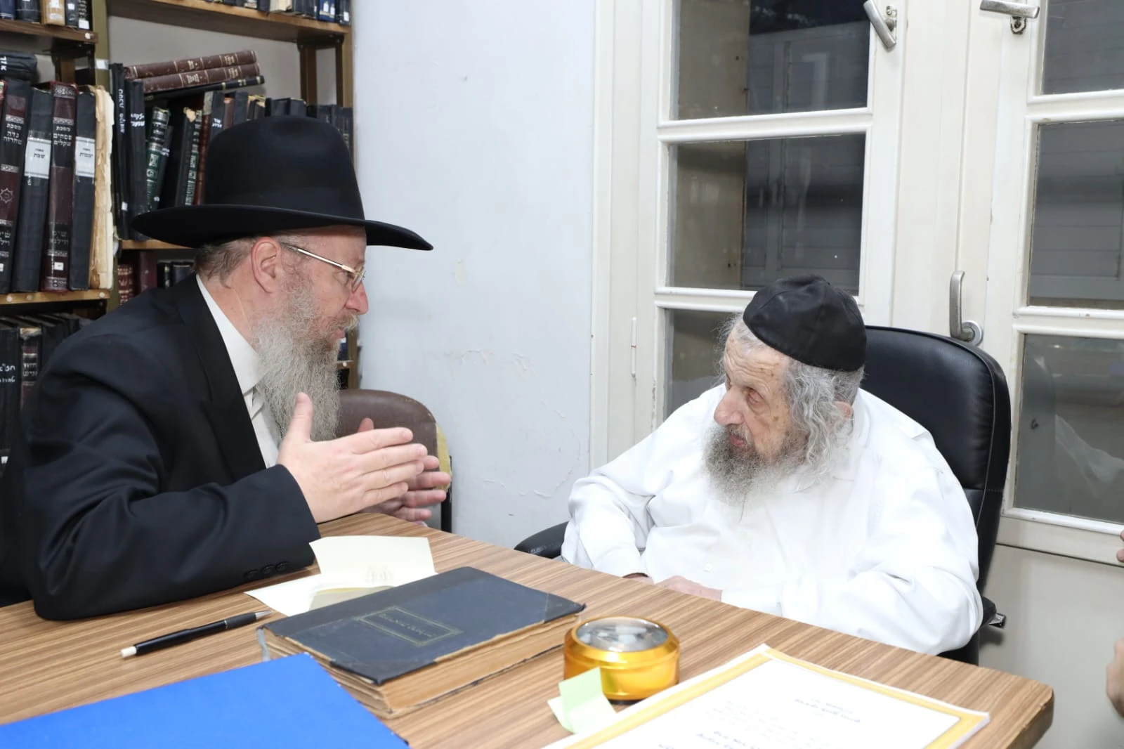 מצב חירום: המנהיג החרדי יכנס את ראשי הישיבות לישיבה דחופה