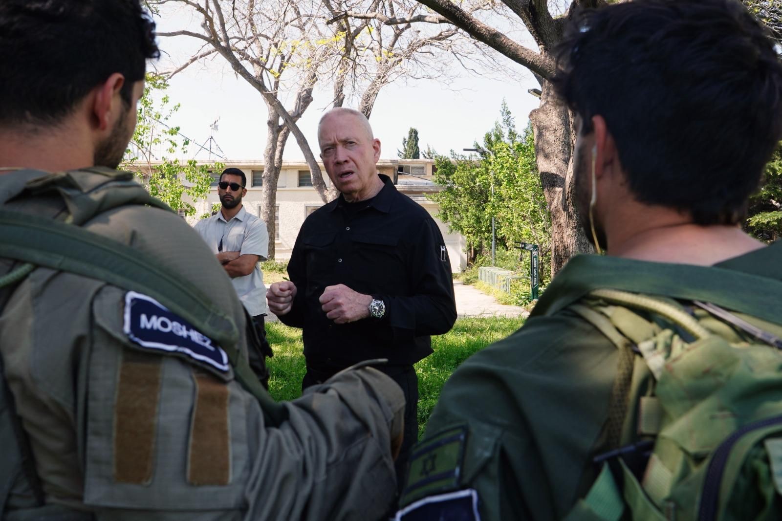 שר הביטחון יואב גלנט בגבול הצפון | צילום: אריאל חרמוני, משרד הביטחון.