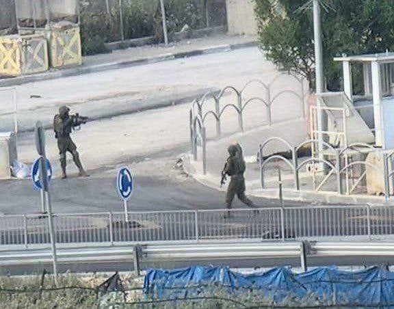 בית ענון: שני מחבלים חוסלו לאחר שניסו לירות ולדקור לוחמים