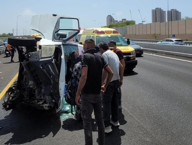 8 פצועים בתאונת דרכים בין שני מיניבוסים סמוך למחלף אולגה