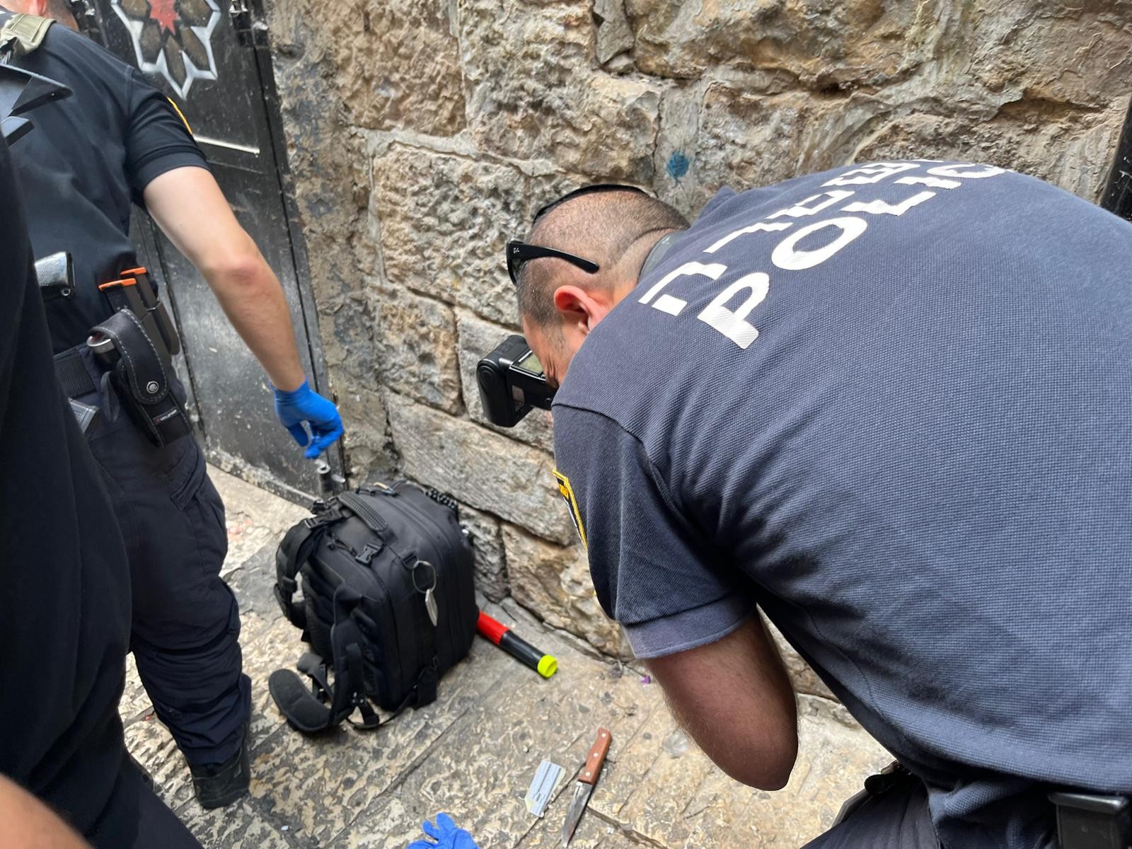 המחבל הטורקי התפלל בהר הבית, רכש סכין - ויצא לדקור שוטרים