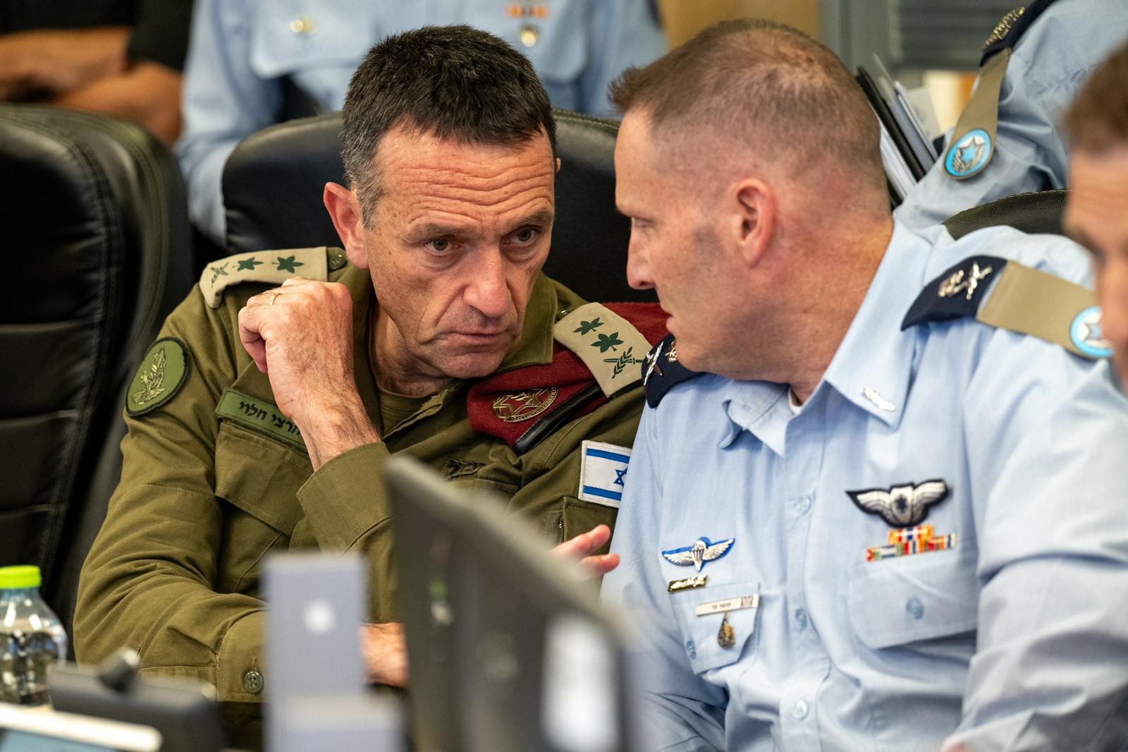 הרמטכ"ל בהערכת מצב בקריה - במהלך המתקפה האיראנית על ישראל | צילום: דובר צה"ל
