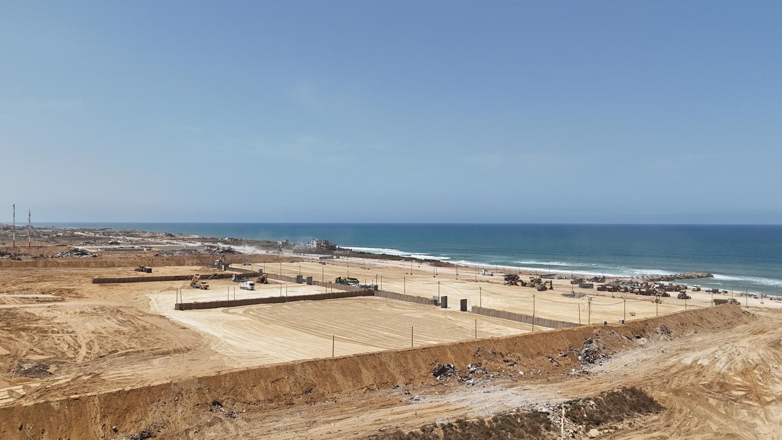 העבודות להקמת המזח הצף להכנסת סיוע הומניטרי לרצועה | צילום: אגף ההנדסה והבינוי, משרד הביטחון