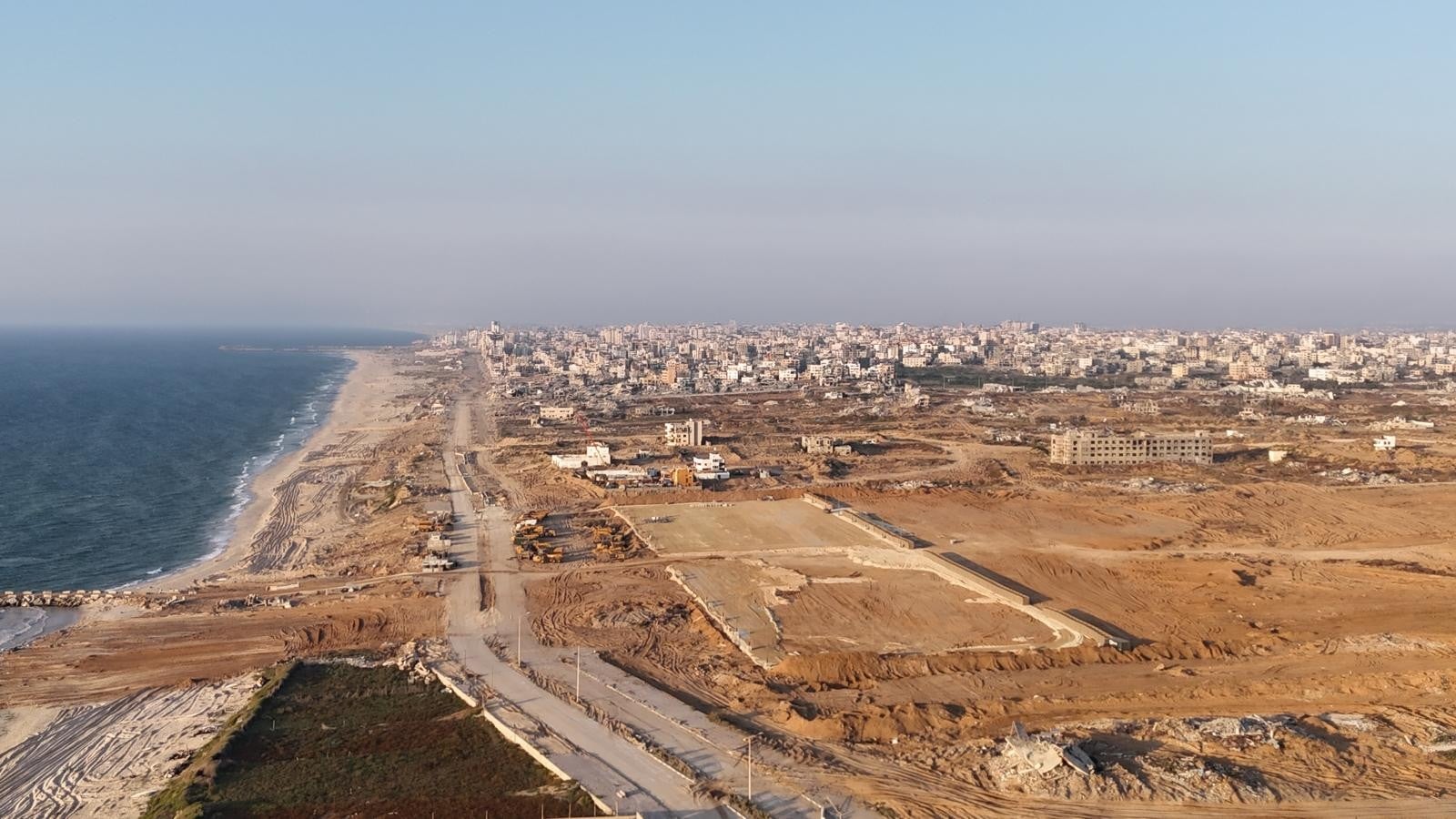 העבודות להקמת המזח הצף להכנסת סיוע הומניטרי לרצועה | צילום: אגף ההנדסה והבינוי, משרד הביטחון