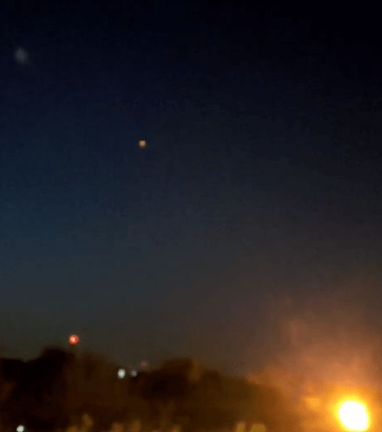 פיצוצים והבזקי אור: תיעודים מהתקיפה שמיוחסת לישראל באיראן