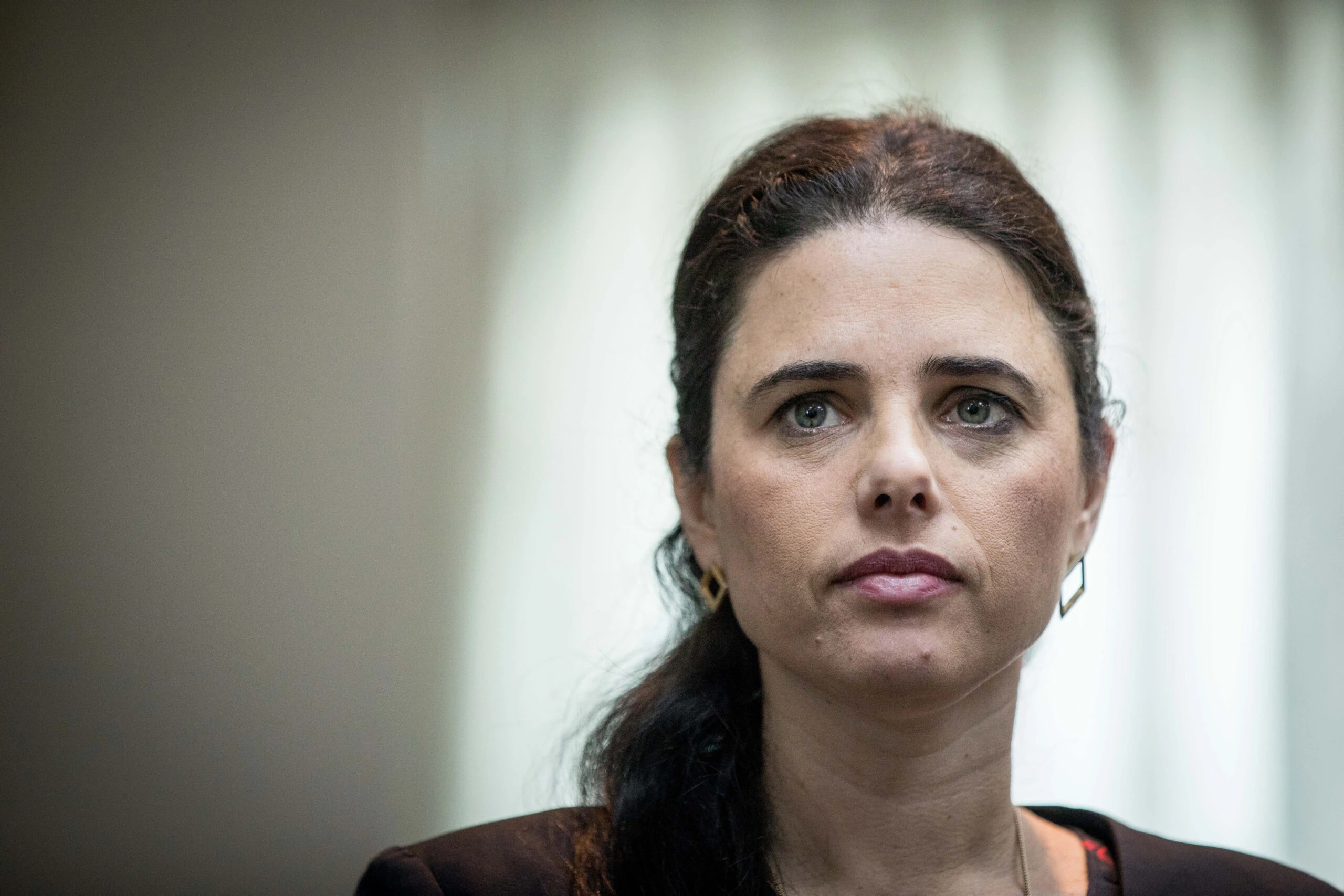מפלסת את דרכה חזרה לפוליטיקה: עם מי נפגשה איילת שקד?