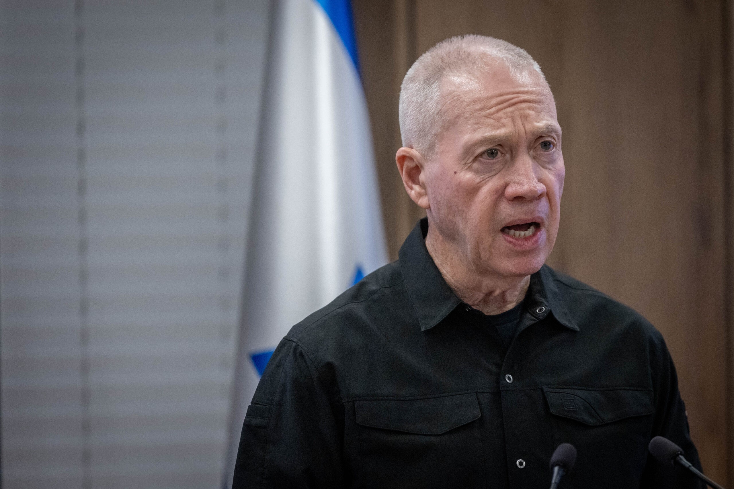 גלנט מגיב לראשונה להאג: ישראל לא מכירה בסמכותו של בית הדין