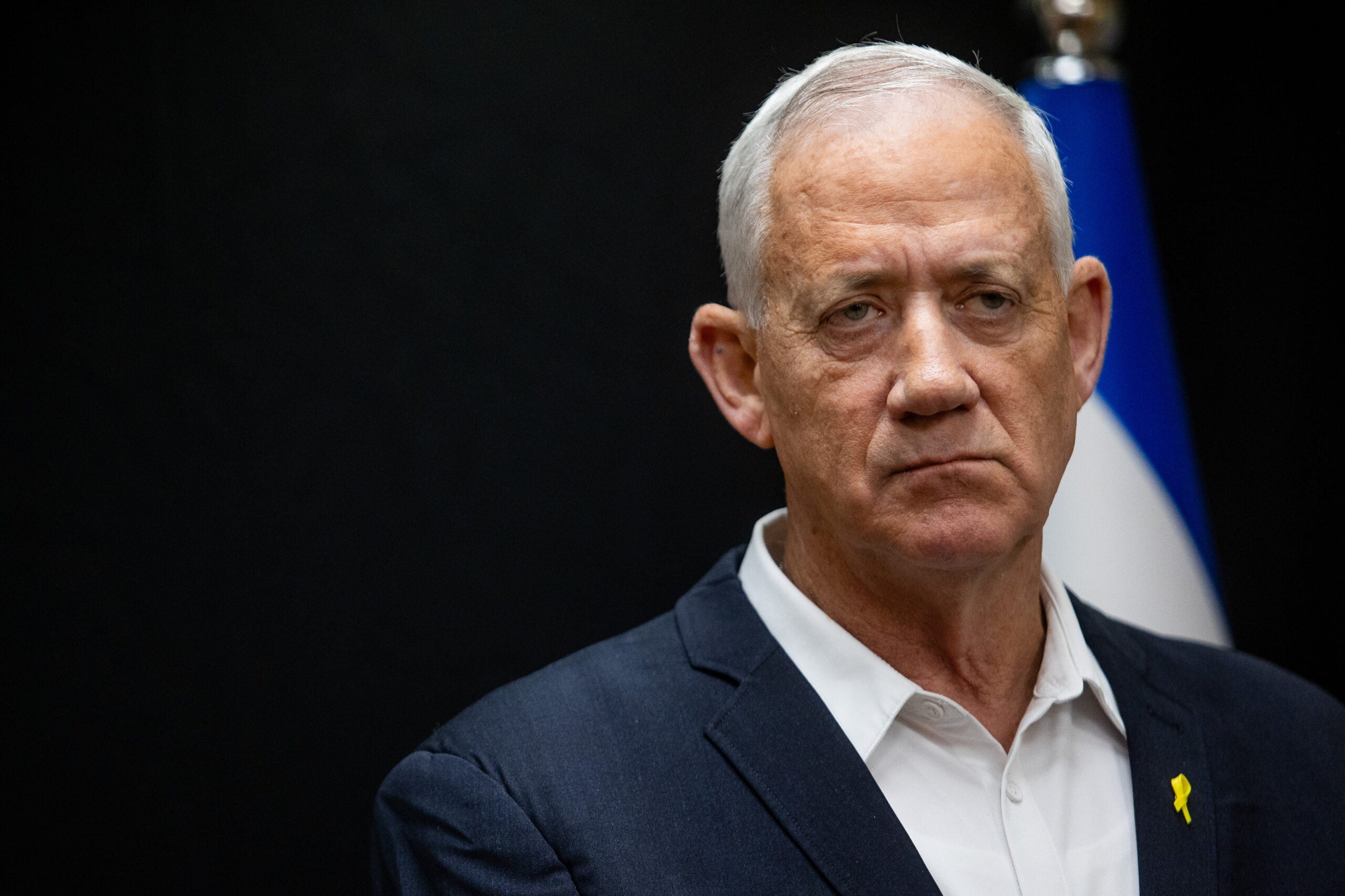 למרות פרישתו מהממשלה: גנץ נפגש עם שליח ביידן למזרח התיכון