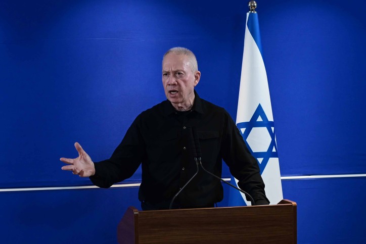 יואב גלנט במסיבת עיתונאים. צילום: תומר ניוברג, פלאש 90