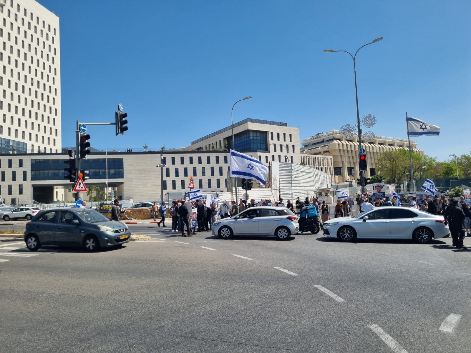  משפחות שכולות חוסמות את הגישה למשרד ראש הממשלה בדרישה שצה"ל יכנס לרפיח | קרדיט: פורום גבורה