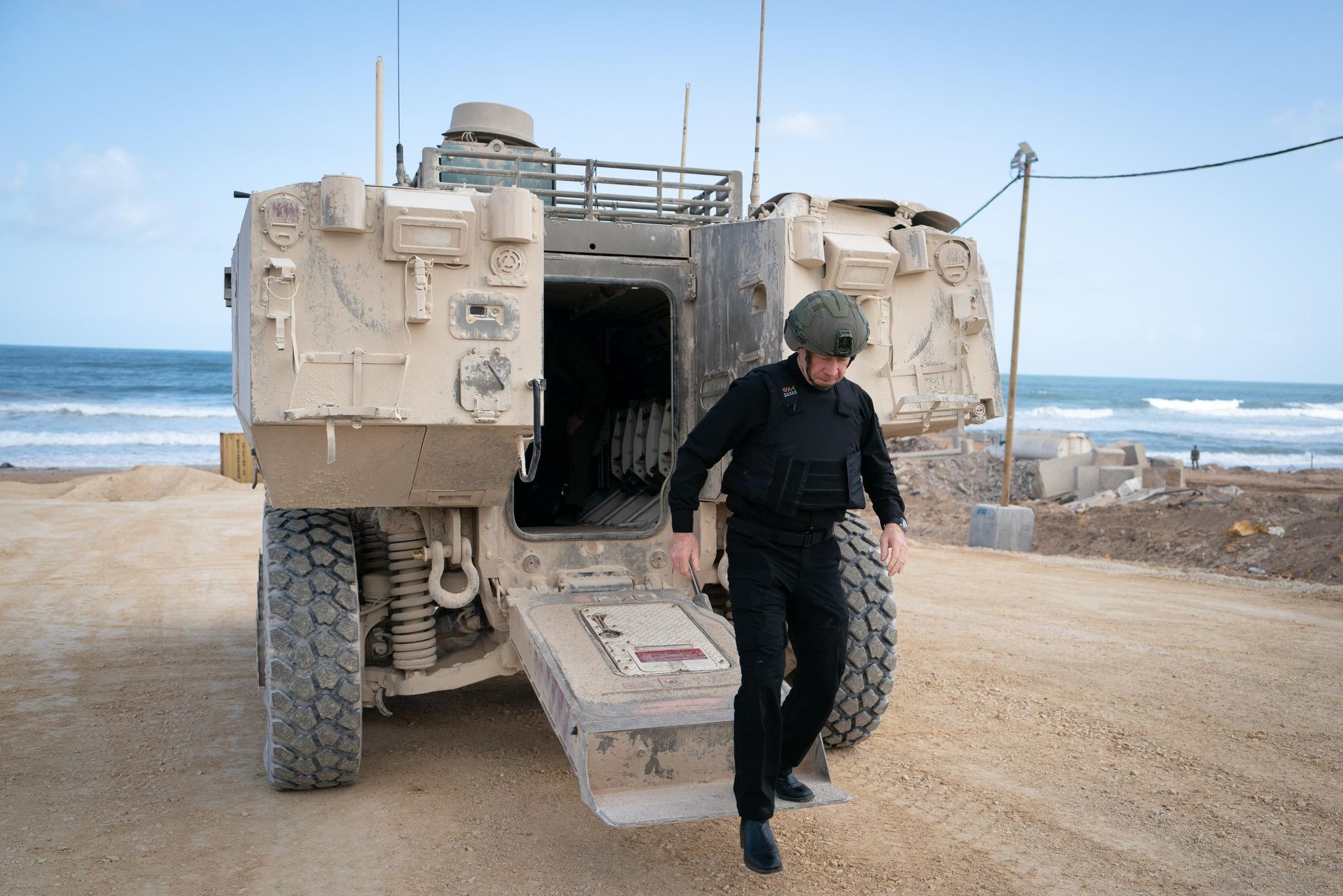 שר הביטחון גלנט בסיור במסדרון במרכז רצועת עזה | צילום: דבר צה"ל