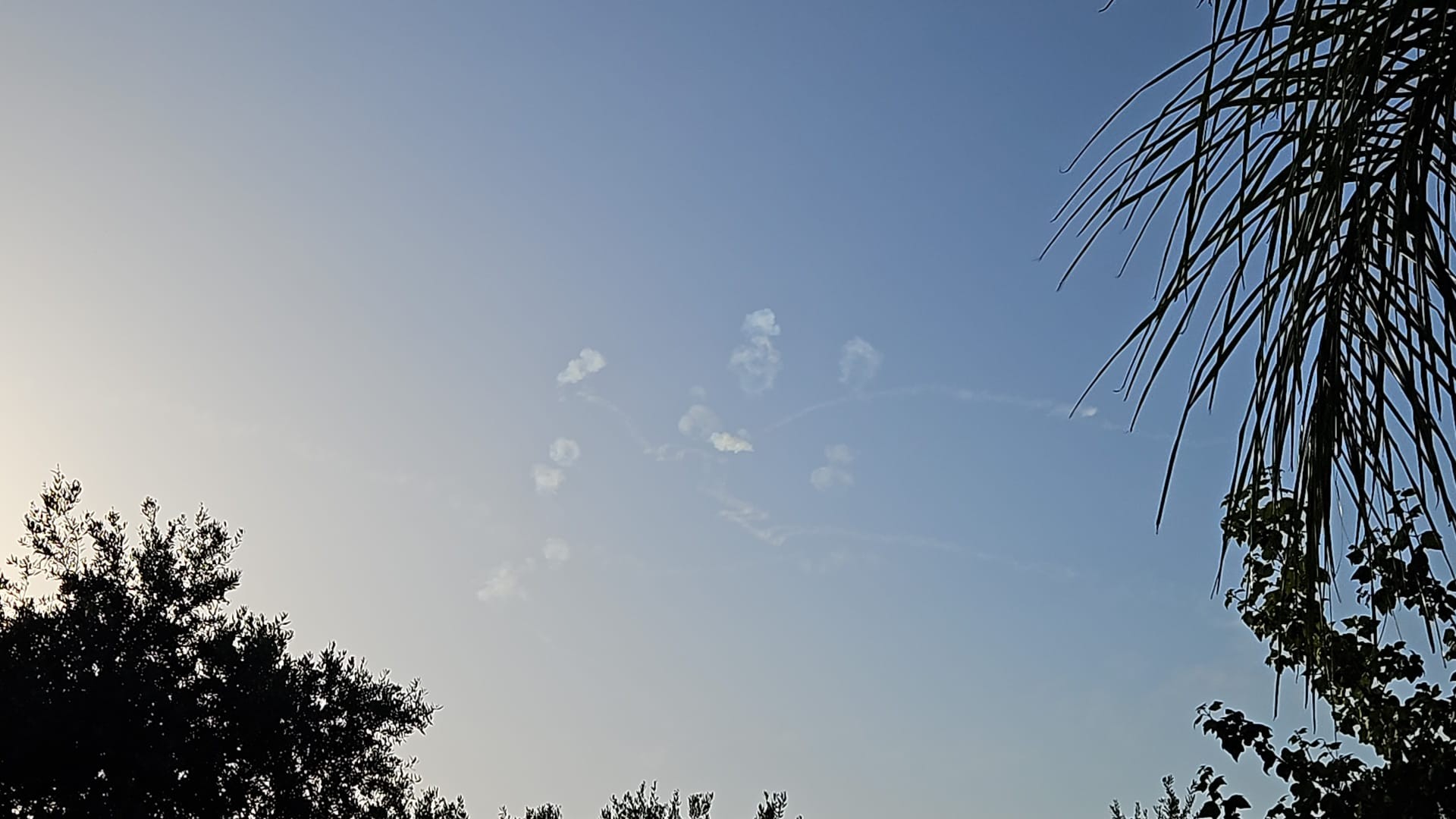 יום קרב בצפון: עשרות רקטות שוגרו מלבנון, מספר נפילות בק"ש