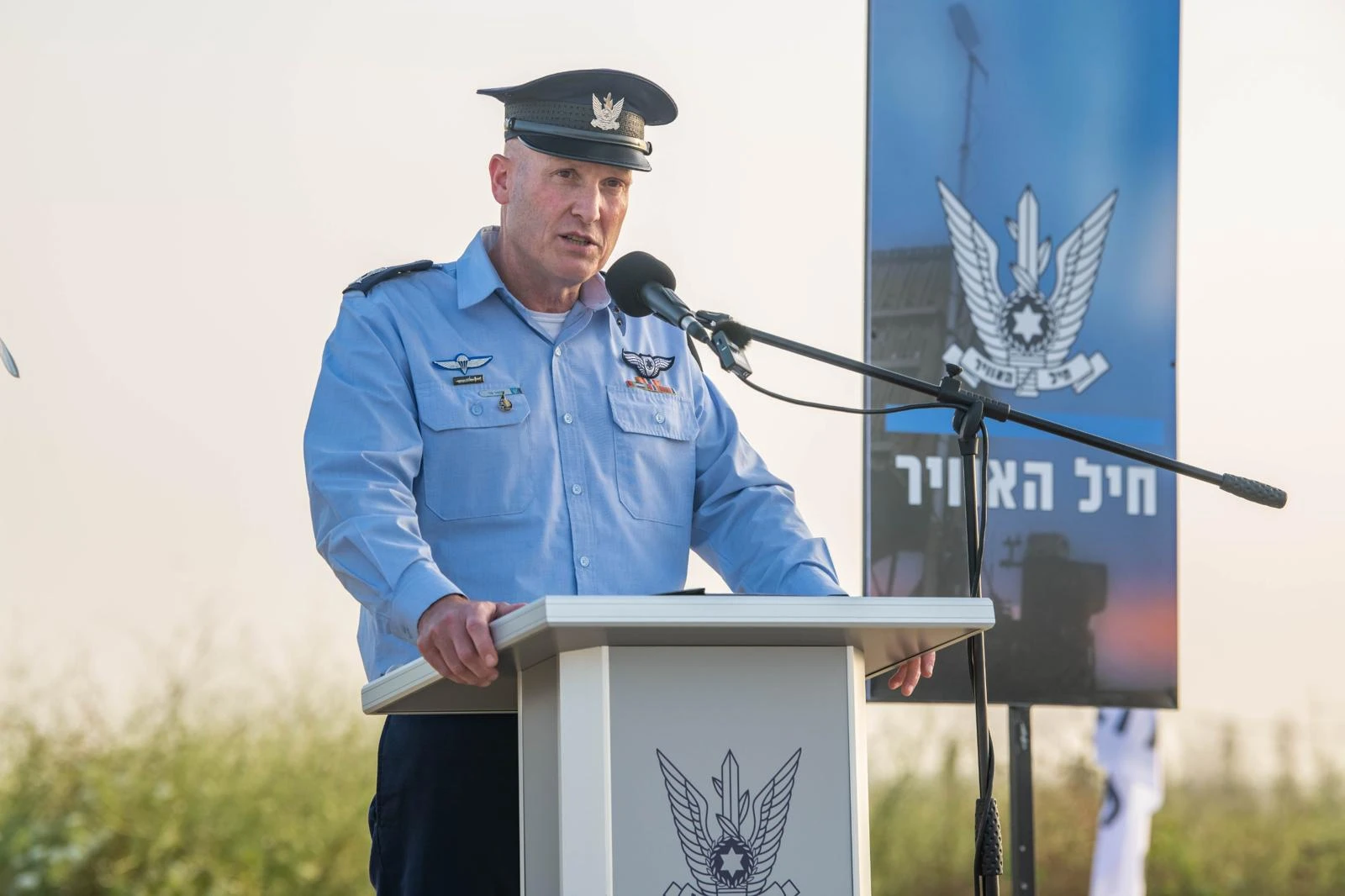 מביך: למי להאמין - למפקד חיל האוויר או למפקד טייסת שלו?