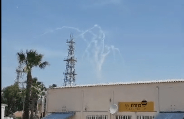 עשרות רקטות שוגרו לאזור הגליל העליון, נפילות בשטחים פתוחים