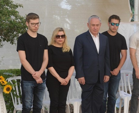 אביו של החטוף תמיר נמרודי: "שנתניהו יוותר על אחד מבניו"