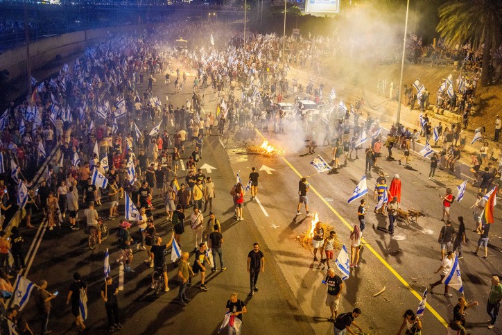 חבר הפטריוטים: מחנה האחוס"לים בשמאל באובדן דרך מוחלט