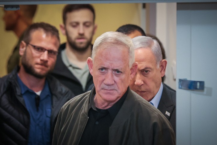גנץ מגיב לפיטורי גלנט: "פוליטיקה על חשבון ביטחון המדינה"