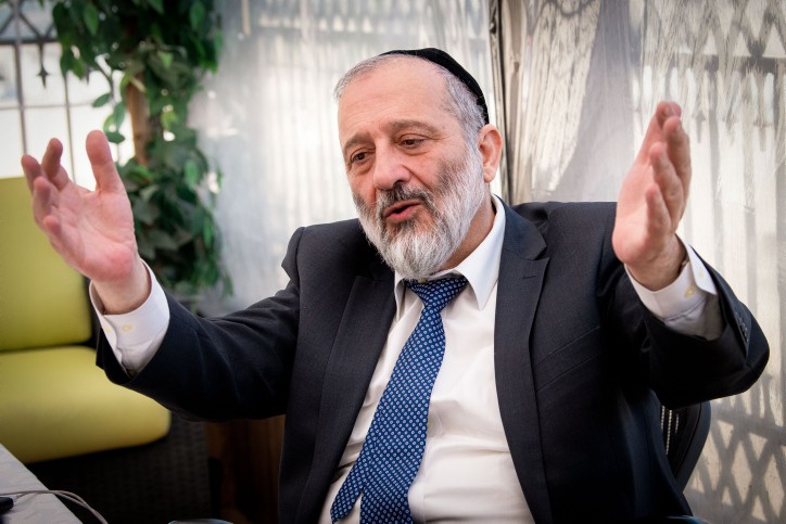 "חוק הרבנים" של דרעי חוזר, וזוכה לביקורת חריפה בליכוד