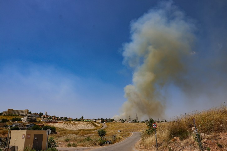 צה"ל: זוהו כ-40 שיגורים בצפון, השריפות פרצו כתוצאה מנפילות