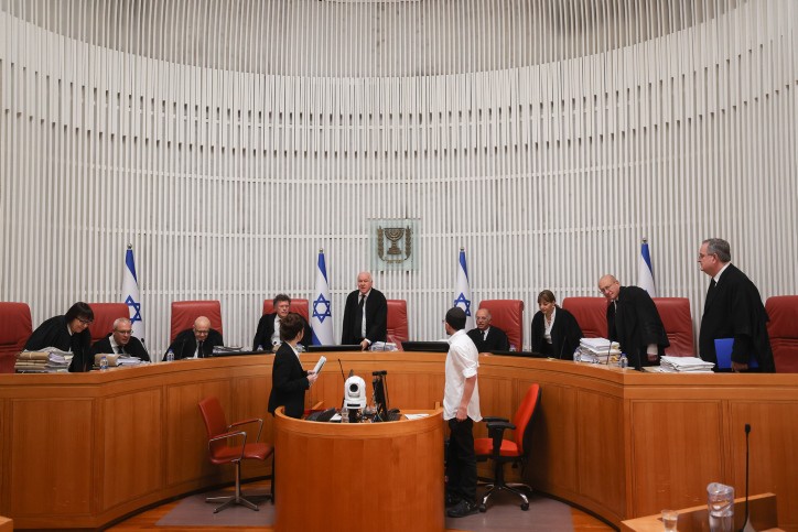 חוזרים לרפורמה? זעם בימין על בג"ץ: "לשים סוף לדיקטטורה"