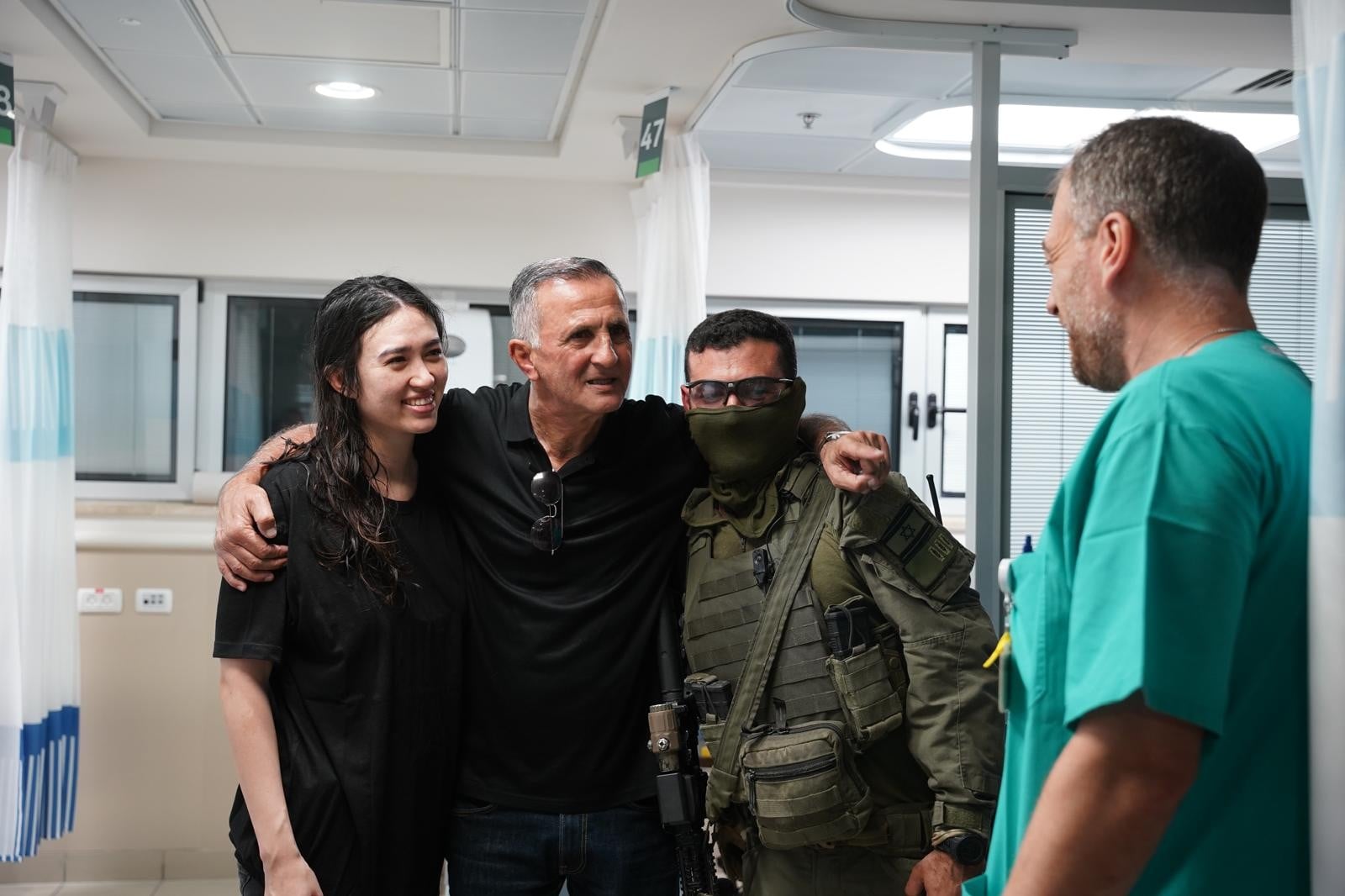 איך לבטא חיבה ולהגן על הפרטיות? כך ניתן לסייע לחטופים השבים