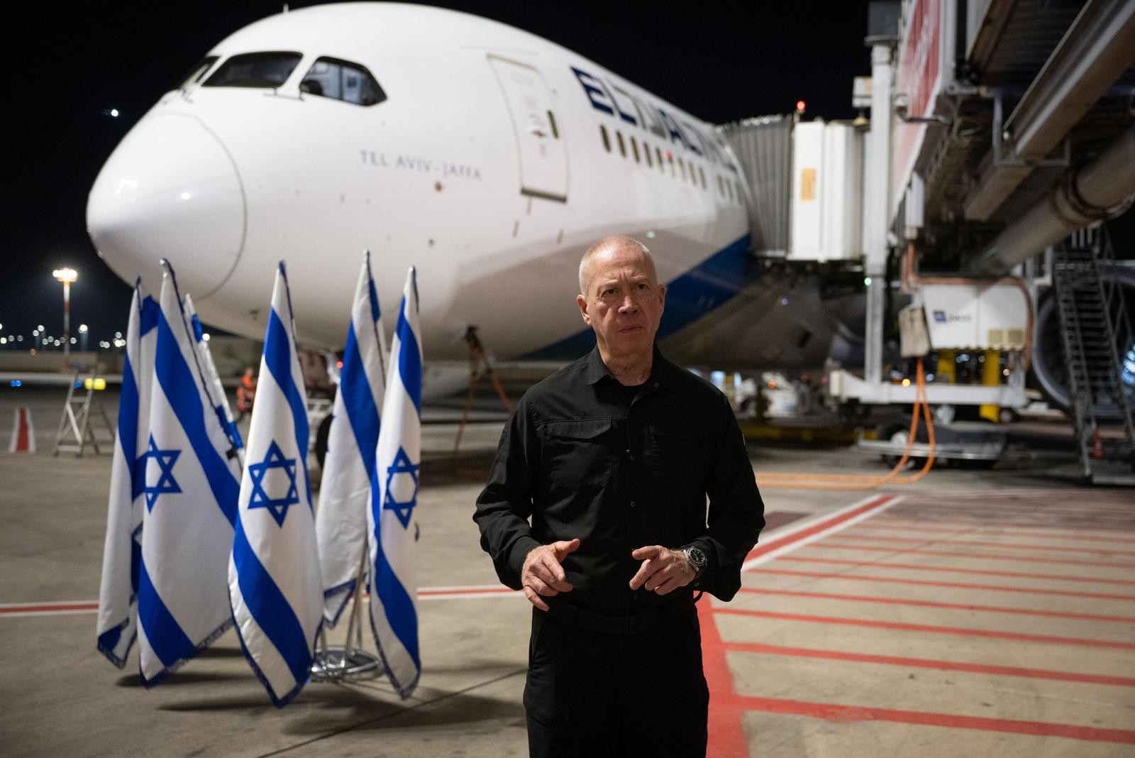 גלנט המריא לארה"ב: "הפגישות - מכריעות לעתיד המלחמה"