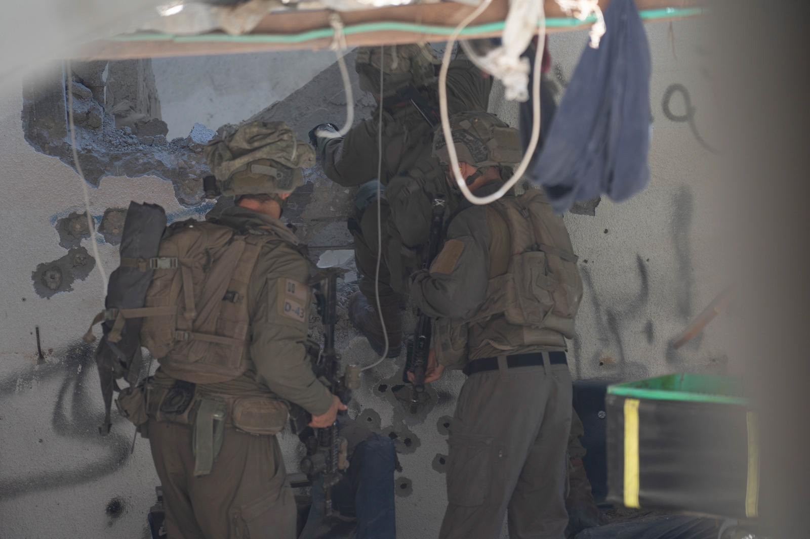 לוחמי צה"ל מצאו רקטות ופצצות מרגמה במיטת ילדים ברפיח