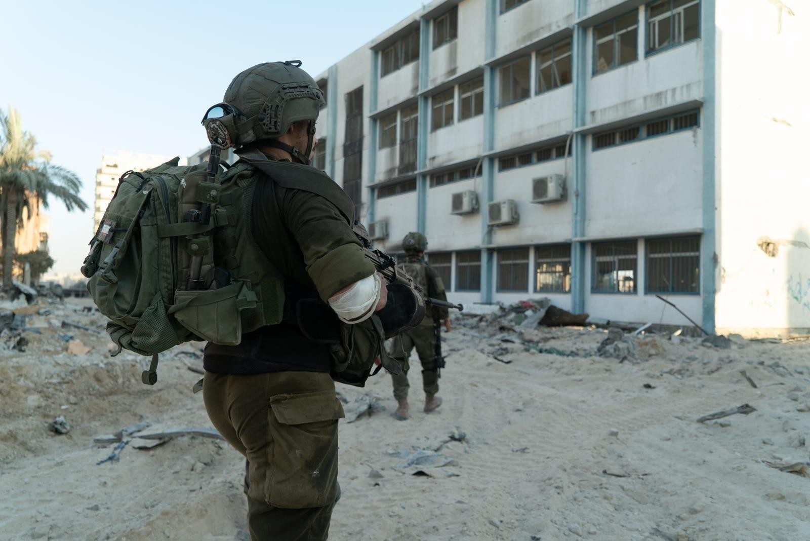 הותר לפרסום: קצין רפואה ופרמדיק נפצעו קשה בדרום רצועת עזה