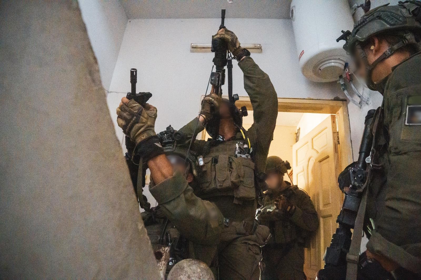 הניו יורק טיימס חושף - כך עובד המצוד אחר מיקום החטופים