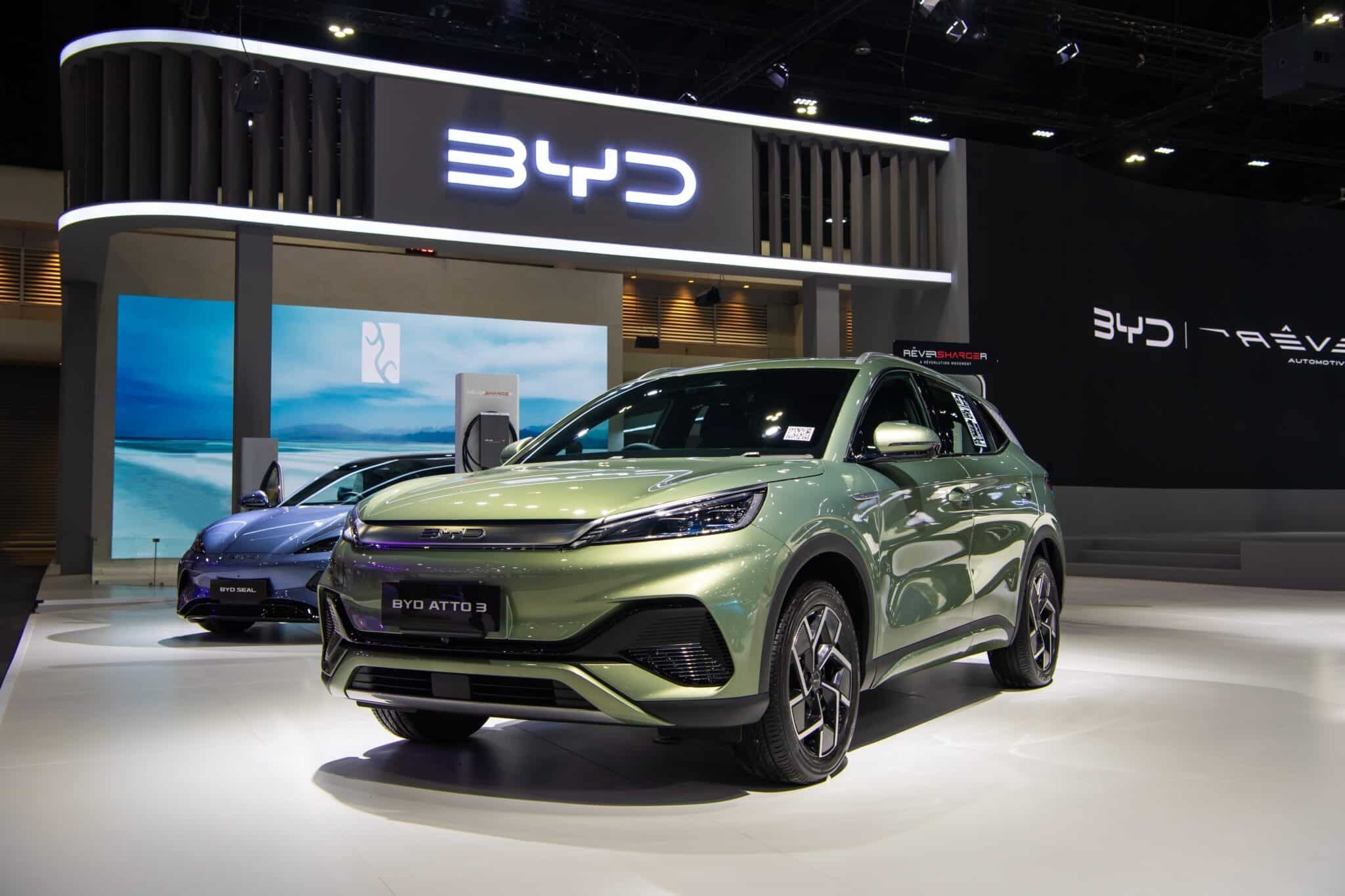 בזמן שטסלה בצניחה: BYD שוברת שיאי מכירות ב-2025
