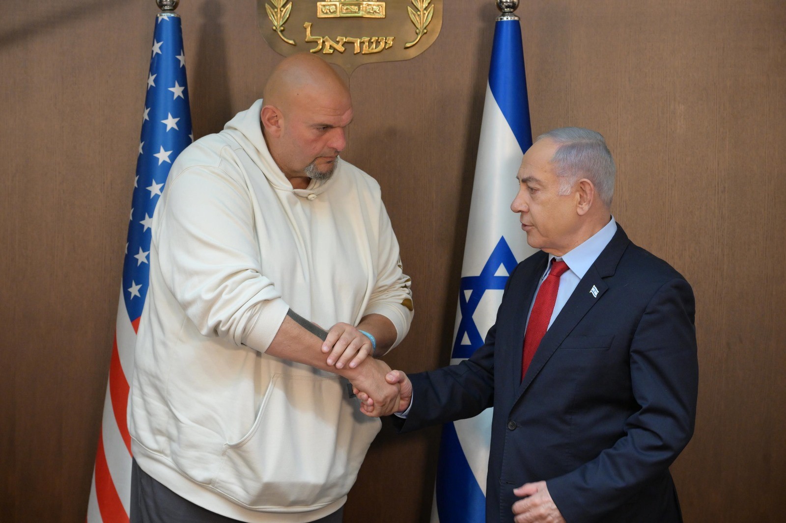 סנאטור דמוקרטי לנתניהו: "אנחנו עומדים לצד ישראל בזמן הזה"