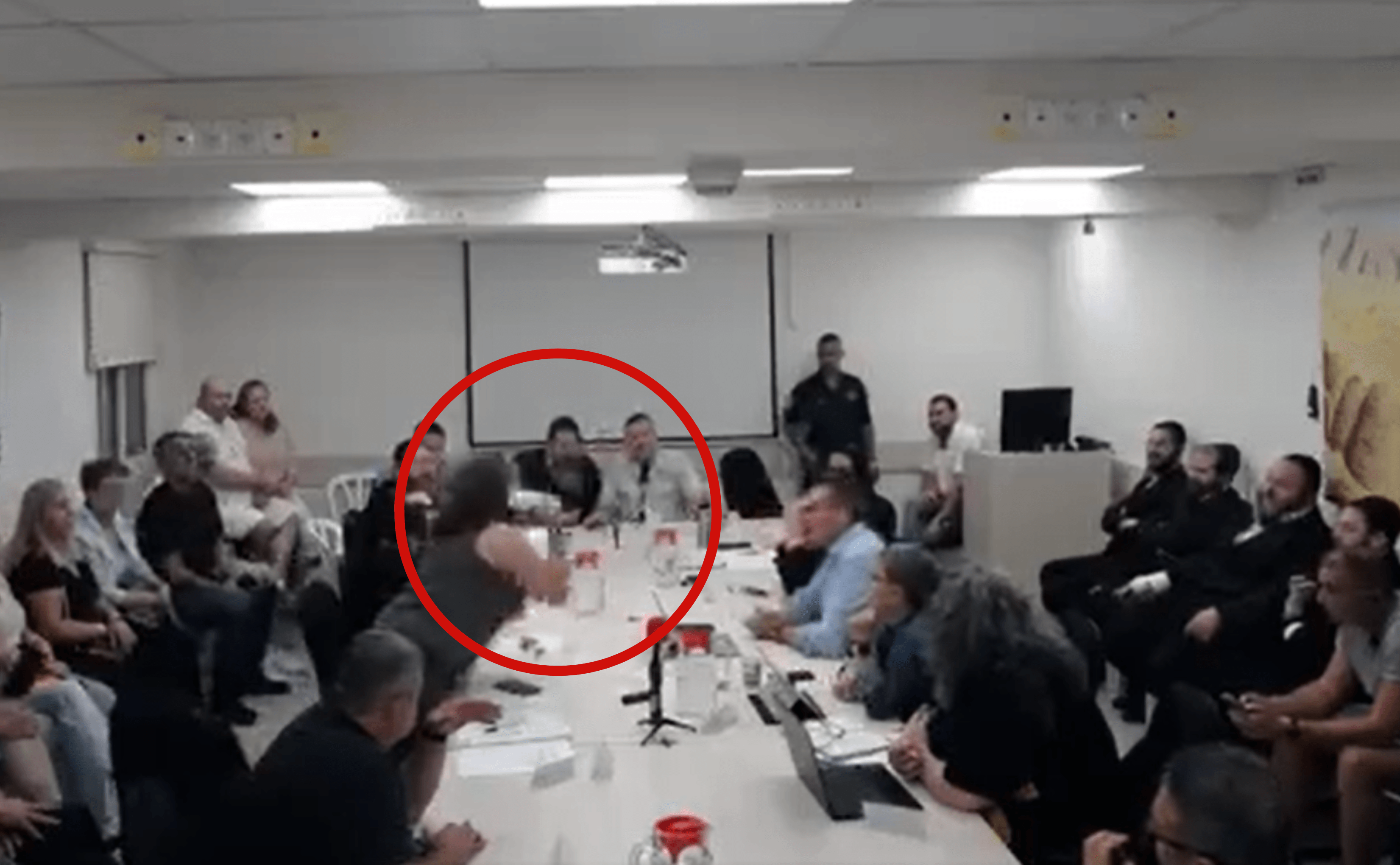 "נחצה קו אדום": אלימות נגד חבר מועצה חרדי בישיבת מועצה בערד