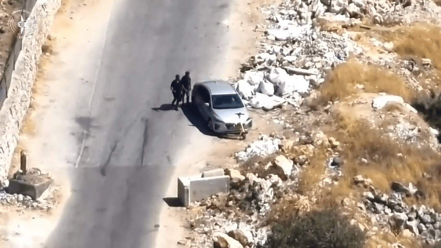 השליך בקבוקי תבערה - ובמקביל מכר אמל"ח ללוחמי מג"ב | צפו