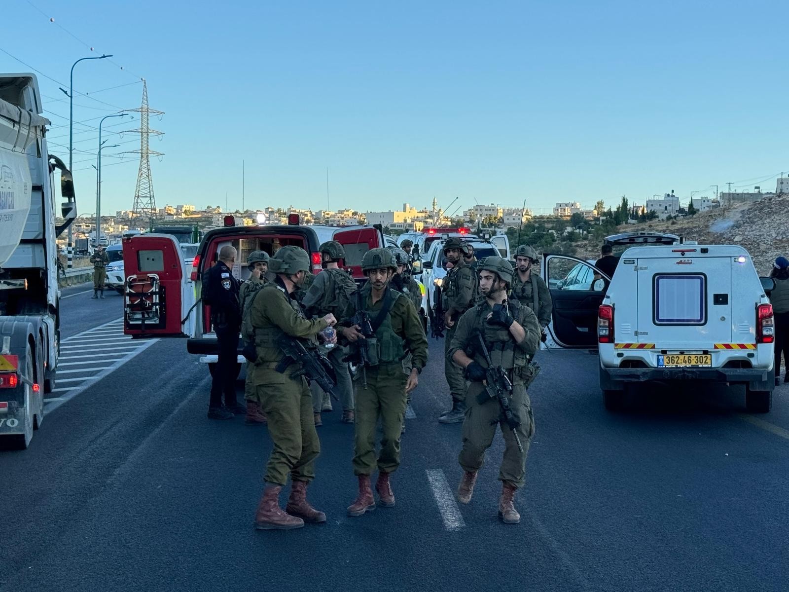 גבר בן 50 נפצע קשה בפיגוע ירי ודקירה סמוך לקריית ארבע