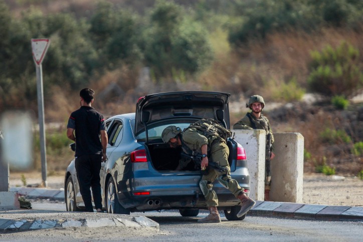 מחדל ביטחוני: הדרך המטרידה שבה נעקפים מחסומי הבידוק של צה"ל