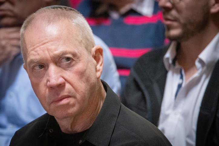 פרטי הניסיונות לאיסוף מודיעין ופגיעה בשר הביטחון לשעבר גלנט