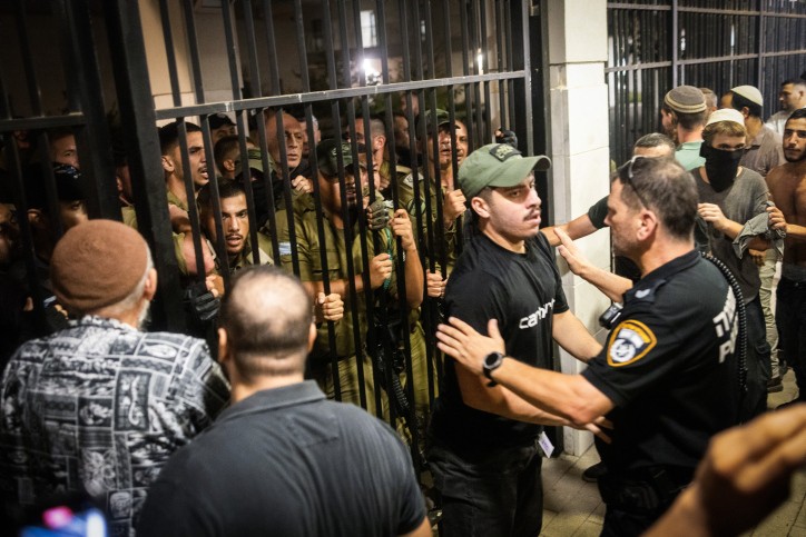 בתביעה הצבאית שוקלים לצרף את מחבל הנוח'בה כעד נגד הלוחמים