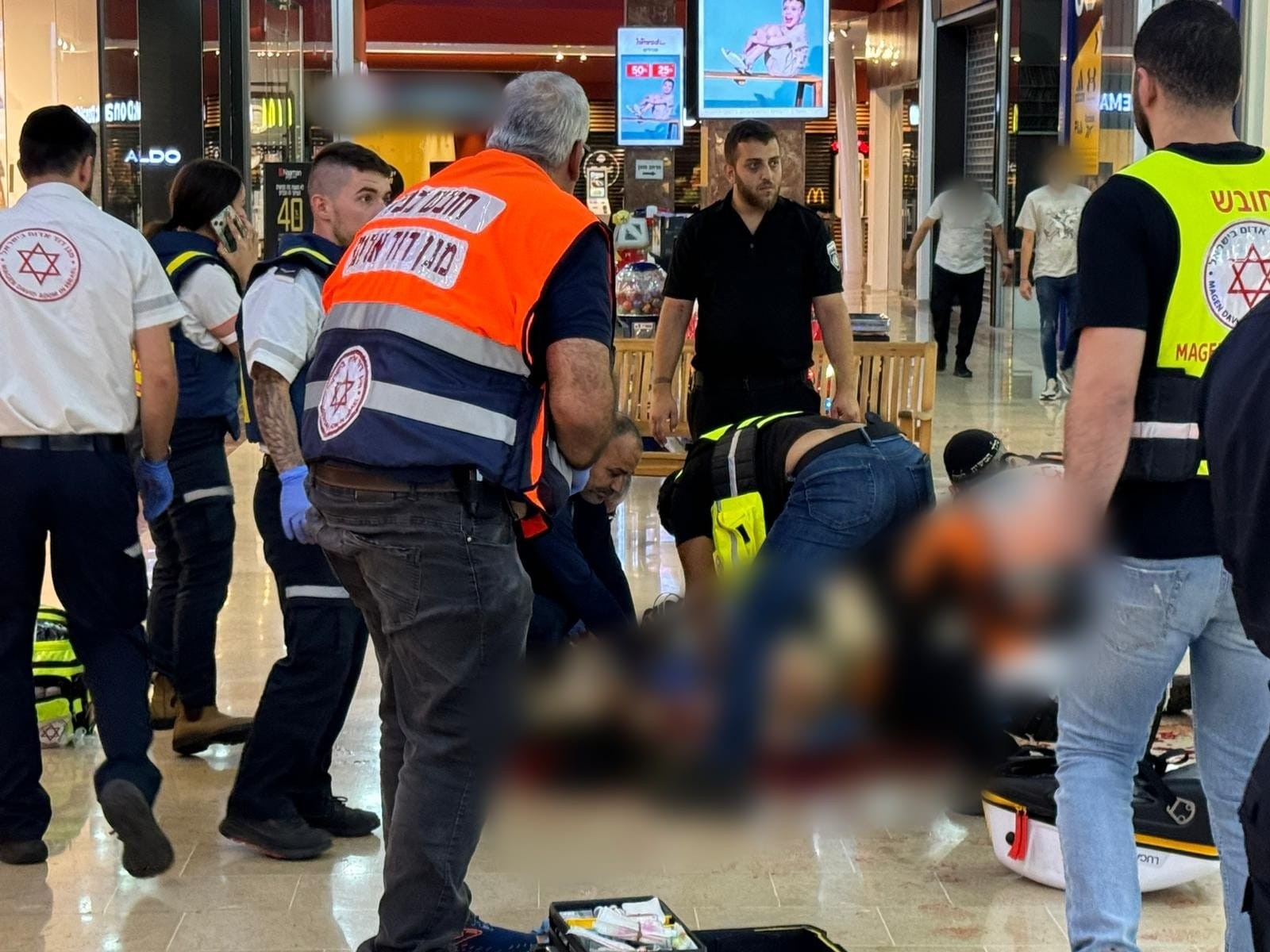 ראשוני: פיגוע דקירה בקניון חוצות כרמיאל, 2 פצועים במקום