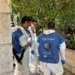 סוהר בשב״ס נמצא מת בדירה מפויחת כשעל גופו סימני דקירה