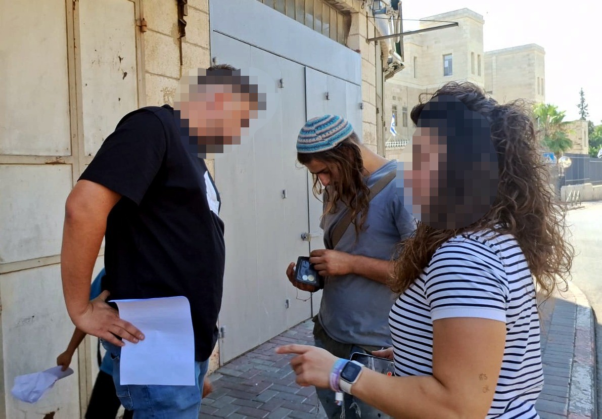 מתחיל ברגל שמאל: האלוף אבי בלוט בצו הרחקה מנהלי לתושב יו"ש