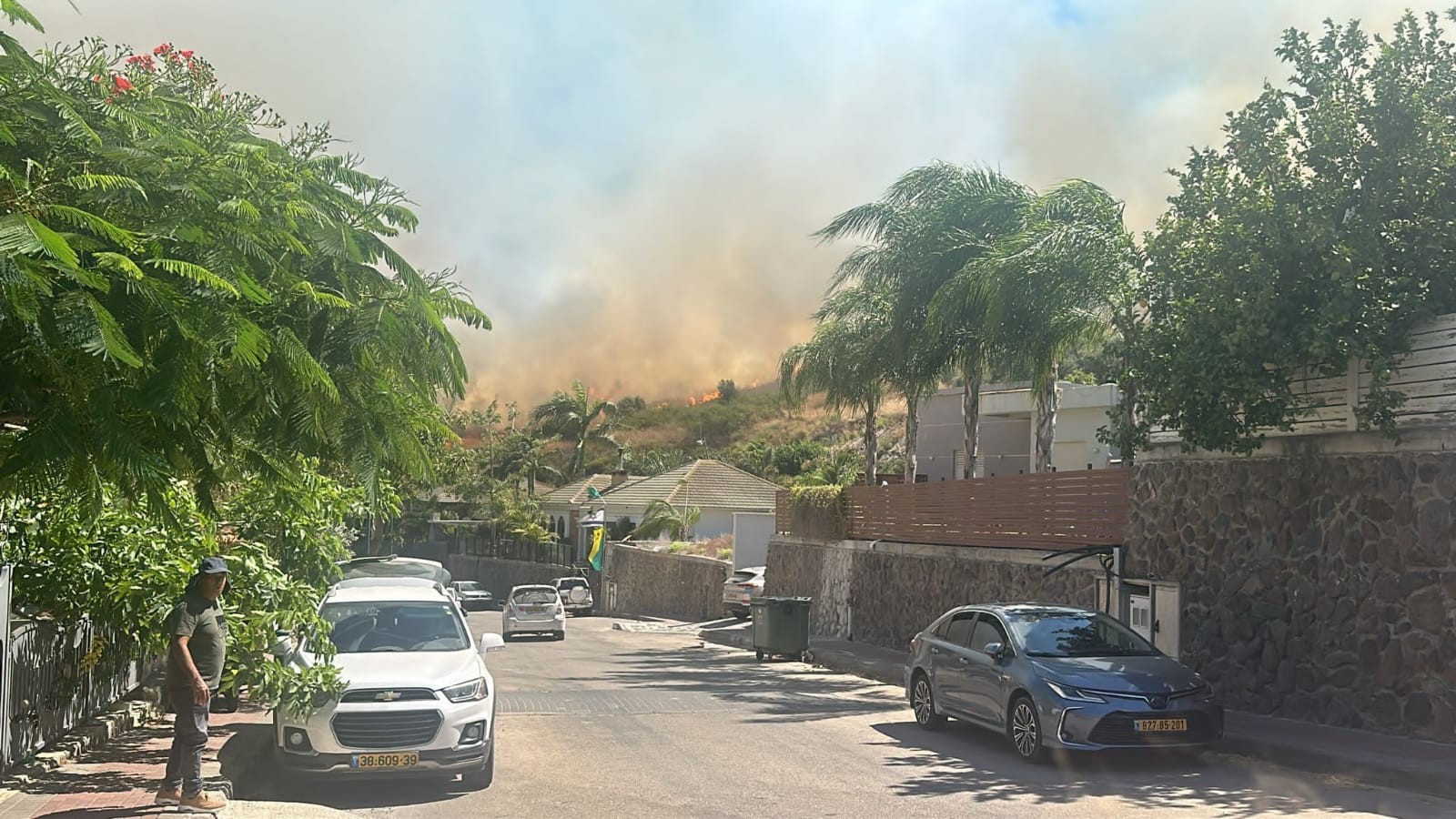 הושגה שליטה על השריפה ביבנאל שכמעט הגיע לבתי המושבה