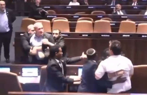 "תתבגרו! לעם הזה מגיע יותר": מגיש חדשות 14 במסר חריף לנבחרי הציבור