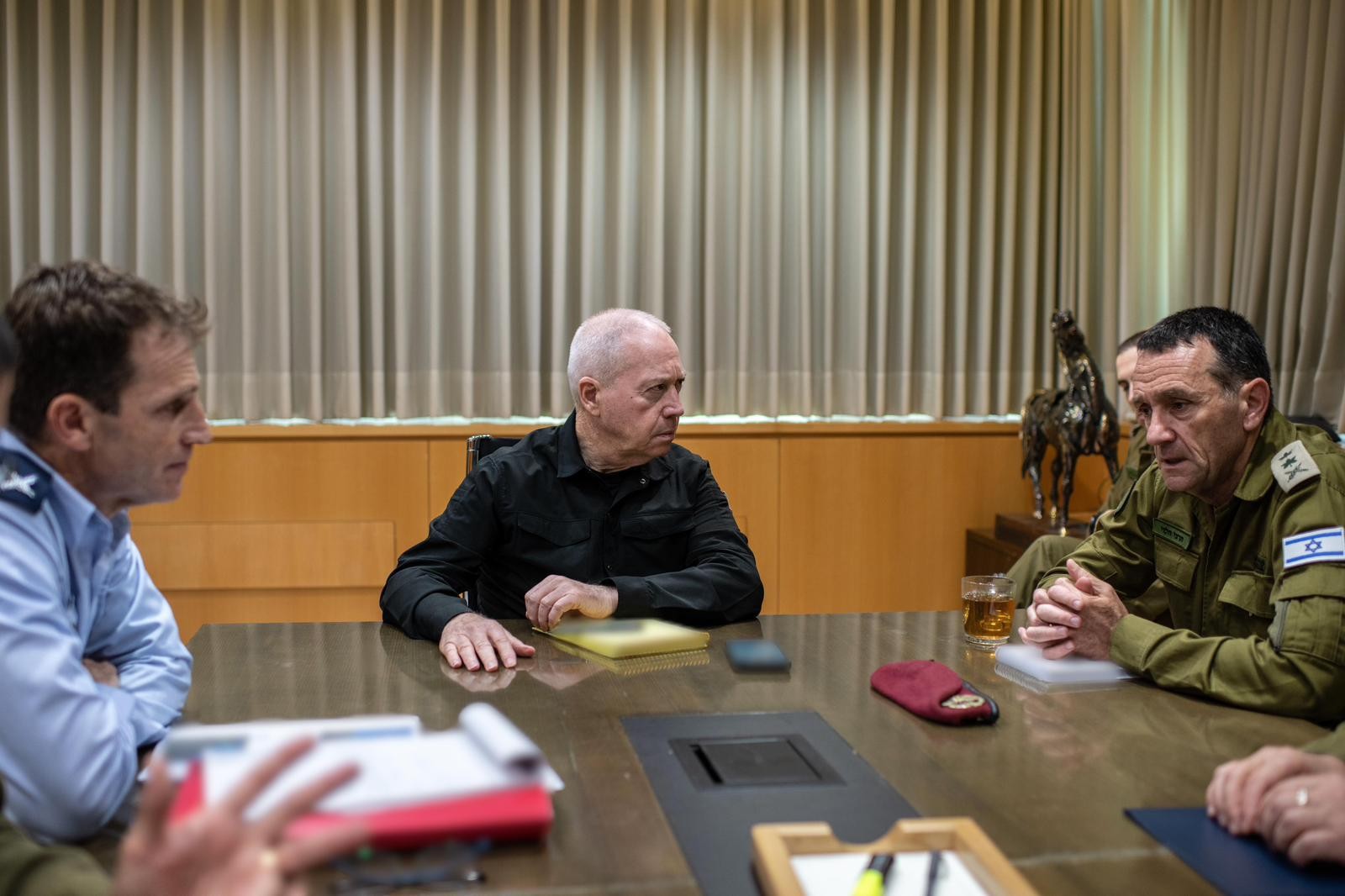 גלנט והרמטכ"ל בהערכת מצב בקריה | צילום: איתי קדם