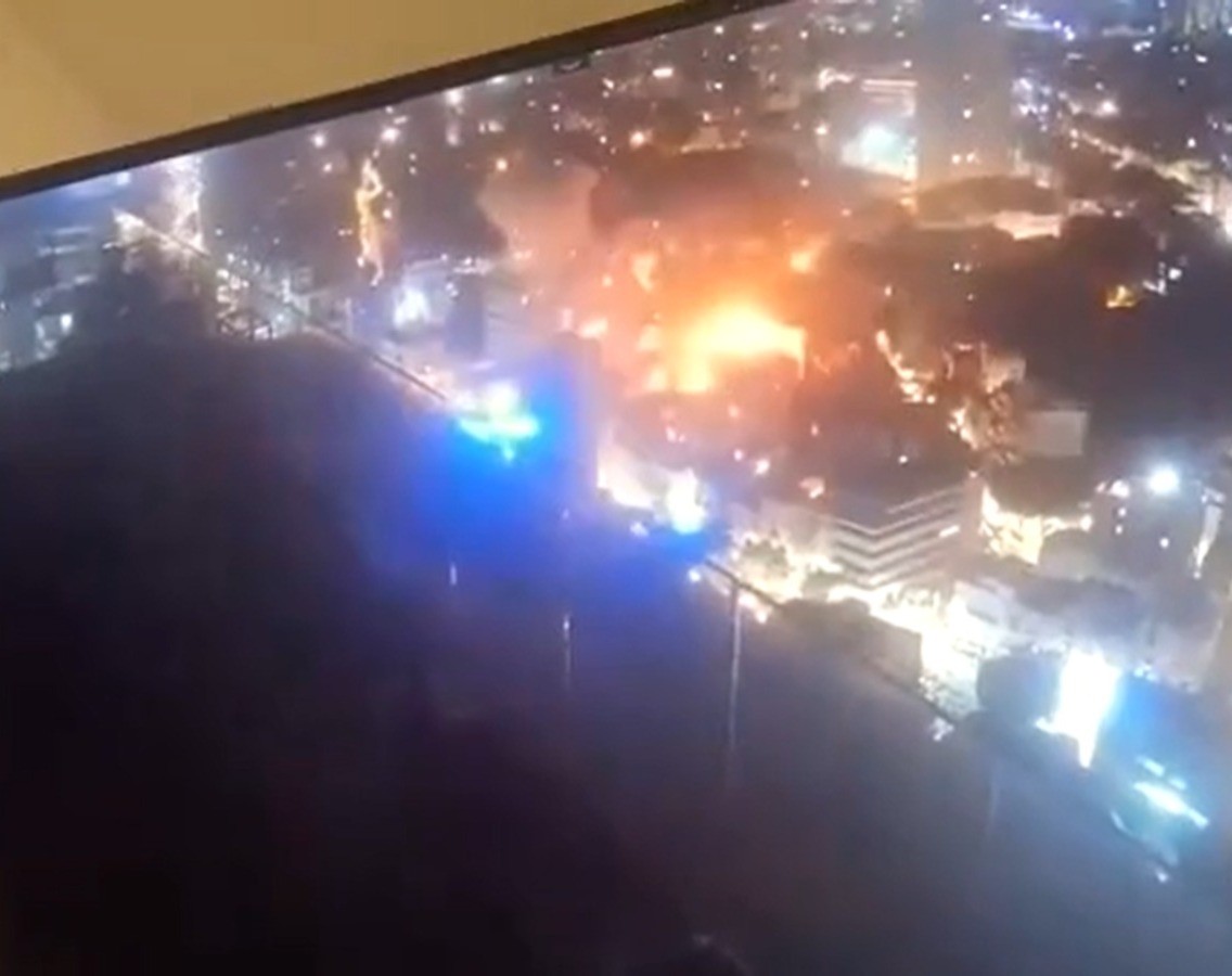 הבזק ענק וכדור של אש: צפו ברגעי פיצוץ הכטב"ם בשמי תל אביב