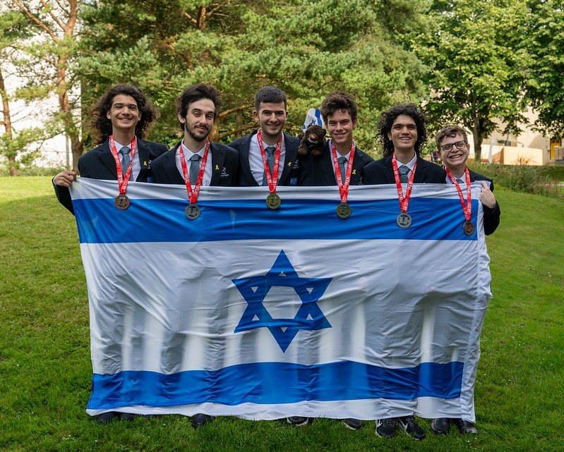 מעוררי גאווה: נבחרת ישראל במתמטיקה קטפה 11 מדליות אולימפיות