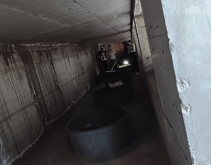 פעולות לחילוץ ילד שנפל לפיר בבניין משרדים בבני ברק