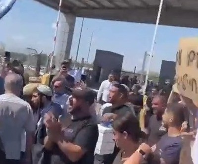 מהומה בשדה תימן: עשרות מפגינים פרצו את גדר הבסיס